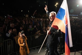Na zhromaždenie Ivana Korčoka na Námestí slobody v Bratislave prišli tisícky ľudí