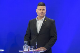 Robert Švec na konci prezidentskej debaty oznámil, že odstupuje z prezidentských volieb. Vzdal sa v prospech Štefana Harabina.