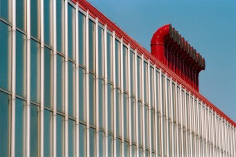 Sklený kontajner, kde sa snúbi socík s hipsterčinami a krásne to ladí