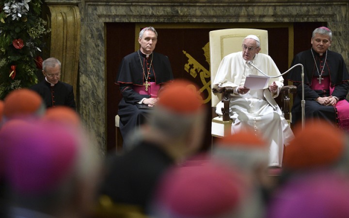 Pápež František Rímskej kúrii: Žite týchto dvanásť cností