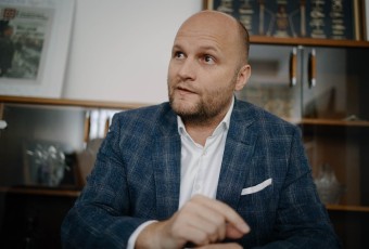 Vyšetrovateľ zastavil trestné stíhanie. Naď žiada od Fica a Šutaja Eštoka verejné ospravedlnenie