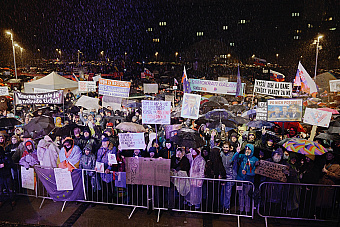 V Bratislave sa zhromaždilo 50-tisíc ľudí. Fico v Nitre hovoril, že táto forma demokracie Slovensku škodí